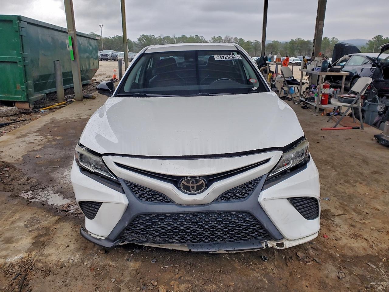 Toyota Camry L Image 6