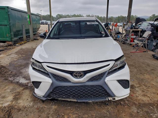 Toyota Camry L Image 6