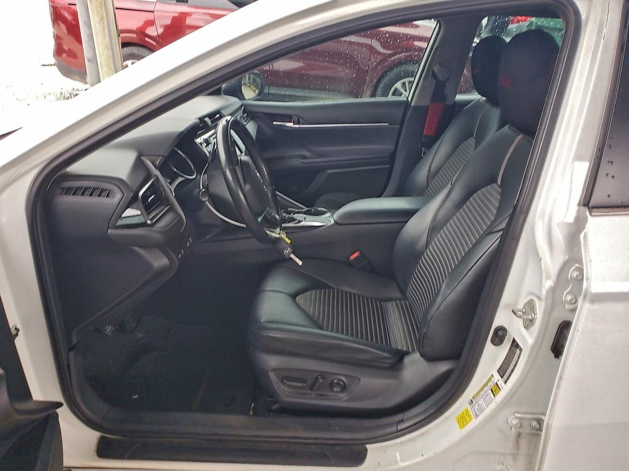 Toyota Camry L Image 10