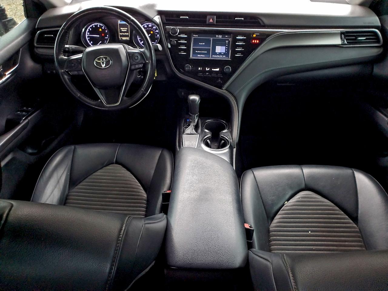 Toyota Camry L Image 11