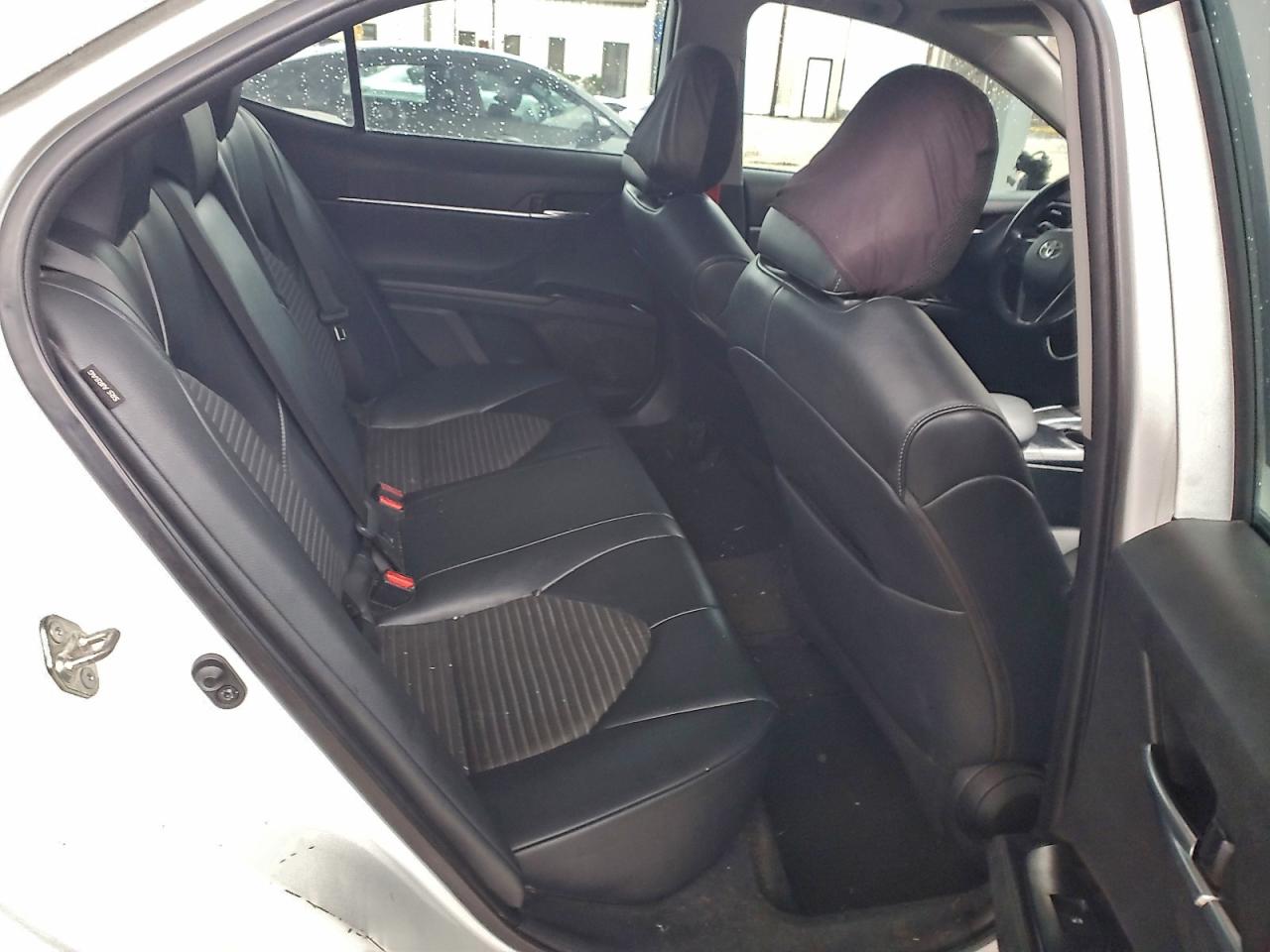 Toyota Camry L Image 4