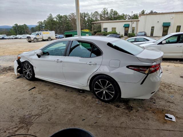 Toyota Camry L Image 2