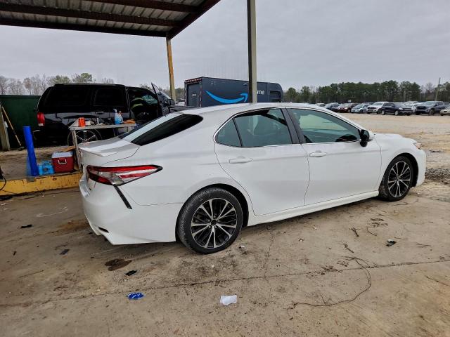 Toyota Camry L Image 3