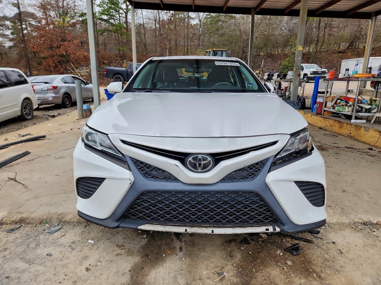 Toyota Camry L Image 9