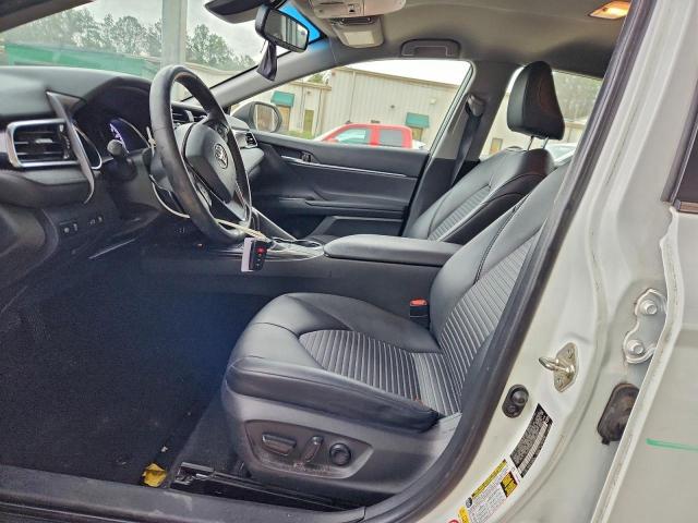 Toyota Camry L Image 4