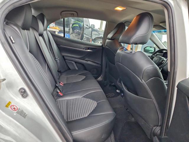 Toyota Camry L Image 10