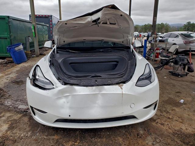 Tesla Model Y Image 8