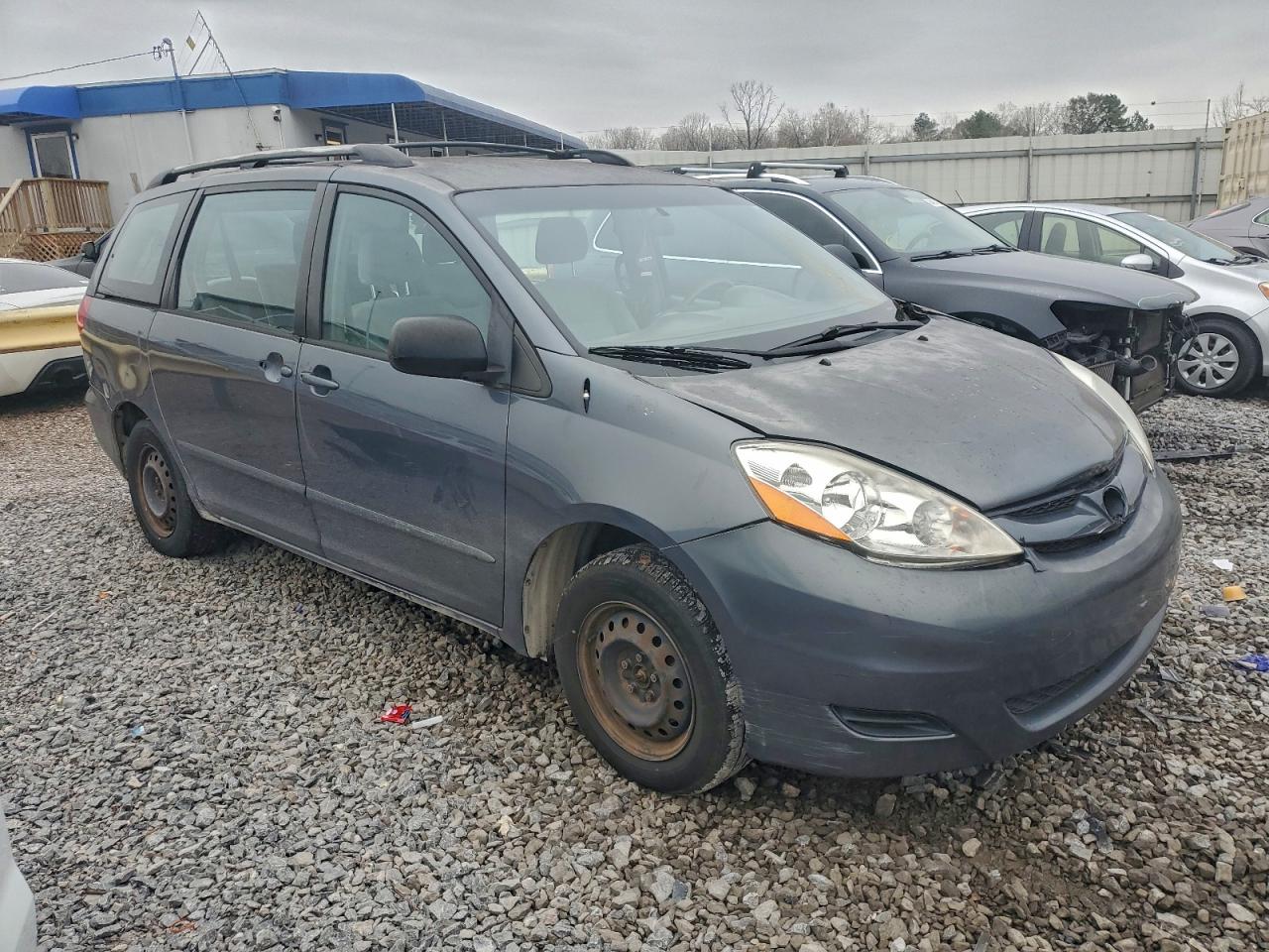 Toyota Sienna Ce Image 12