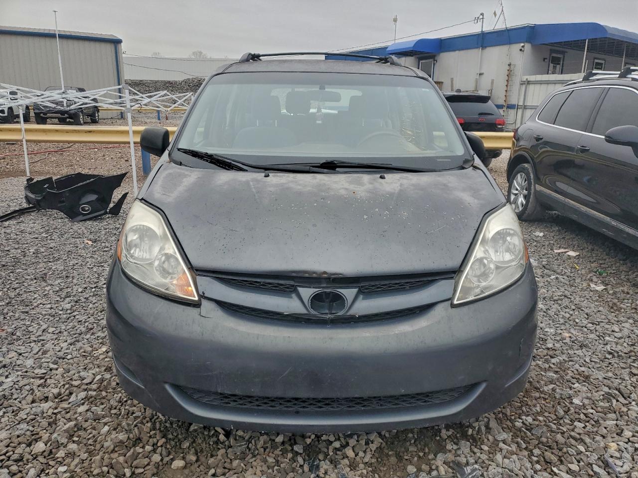 Toyota Sienna Ce Image 11