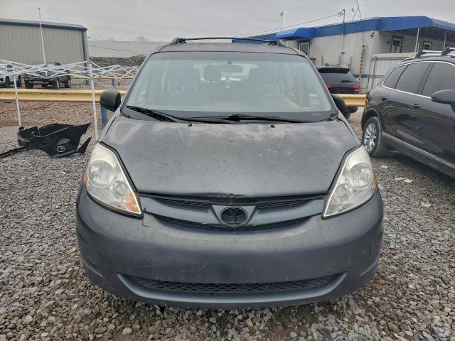 Toyota Sienna Ce Image 11