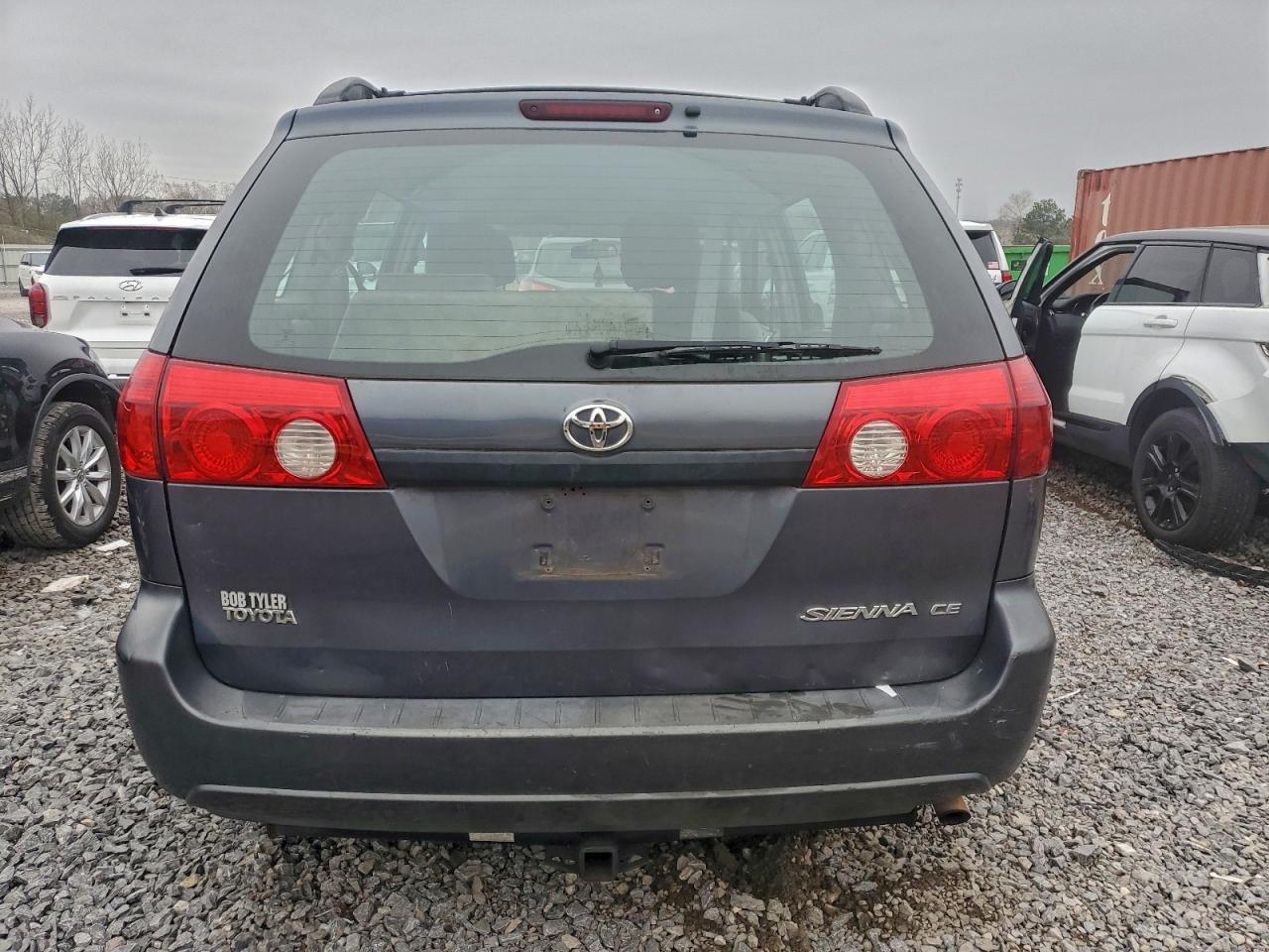Toyota Sienna Ce Image 8
