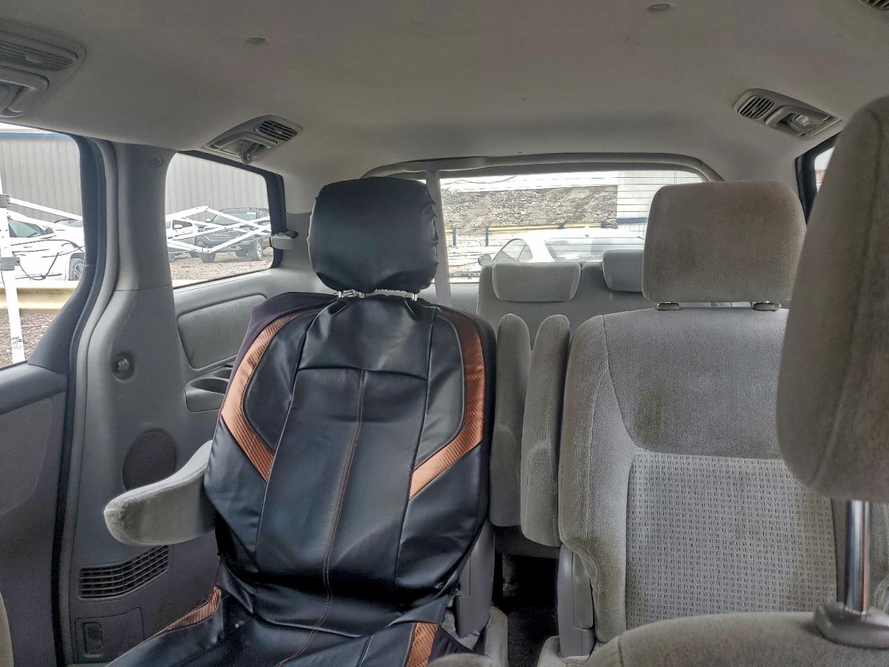 Toyota Sienna Ce Image 10