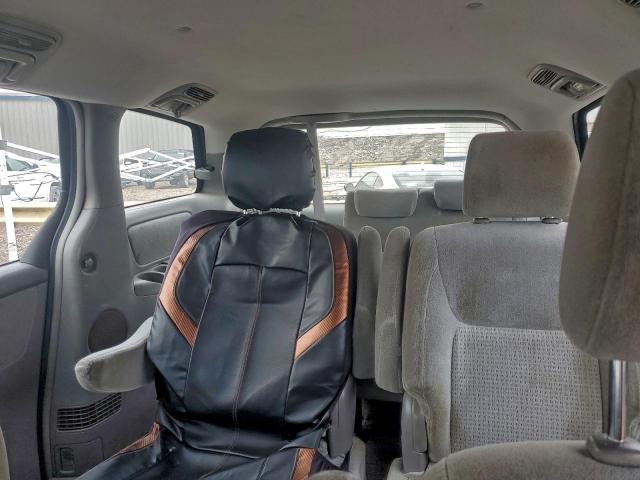 Toyota Sienna Ce Image 10