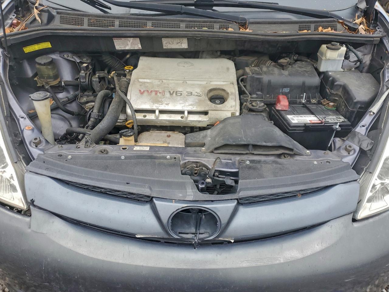 Toyota Sienna Ce Image 2