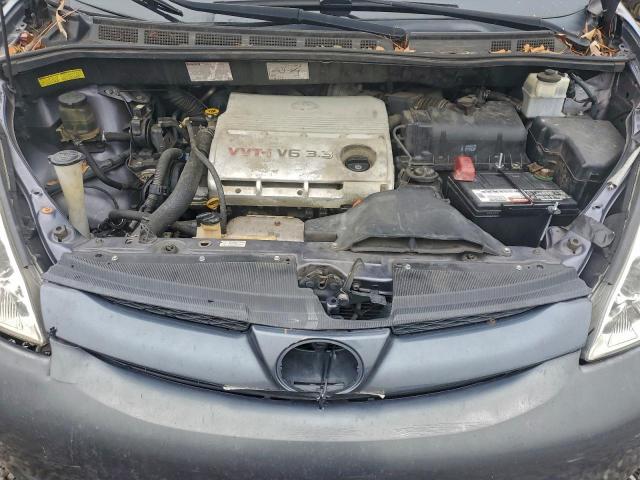 Toyota Sienna Ce Image 2