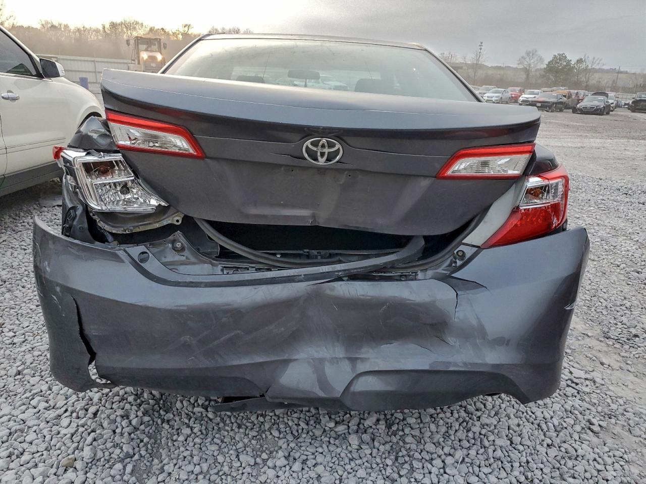 Toyota Camry L Image 8