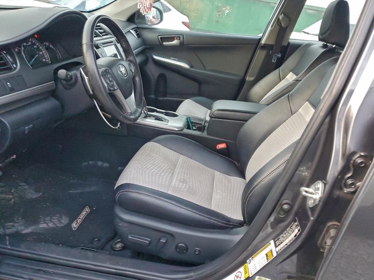 Toyota Camry L Image 2