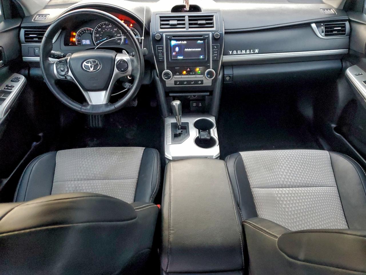 Toyota Camry L Image 11