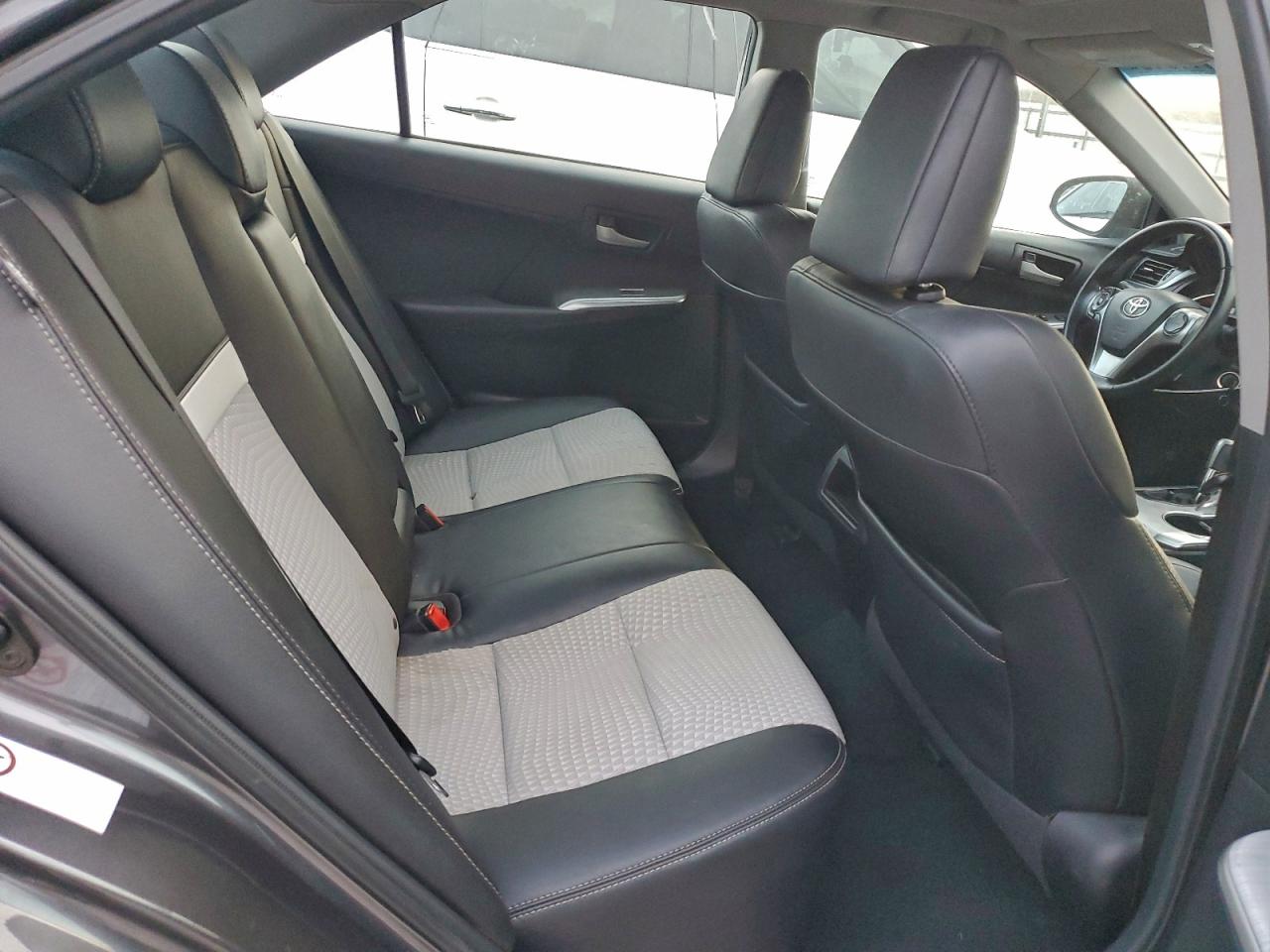 Toyota Camry L Image 5