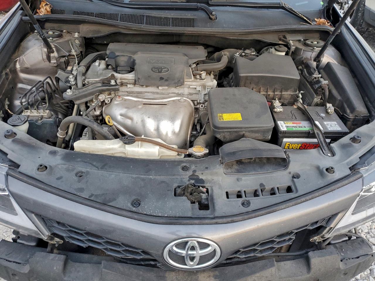 Toyota Camry L Image 6