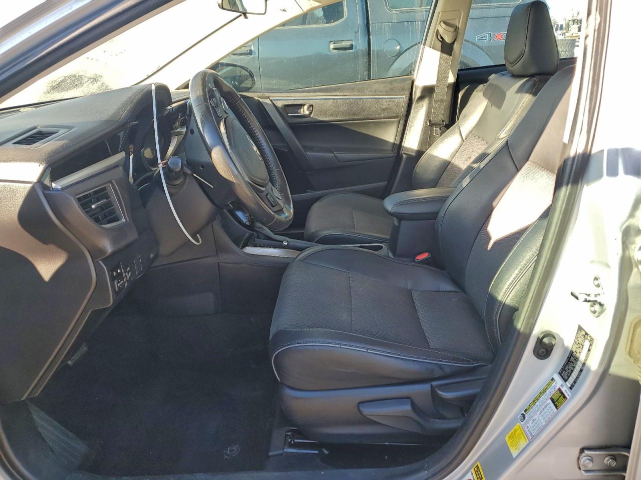 Toyota Corolla L Image 10