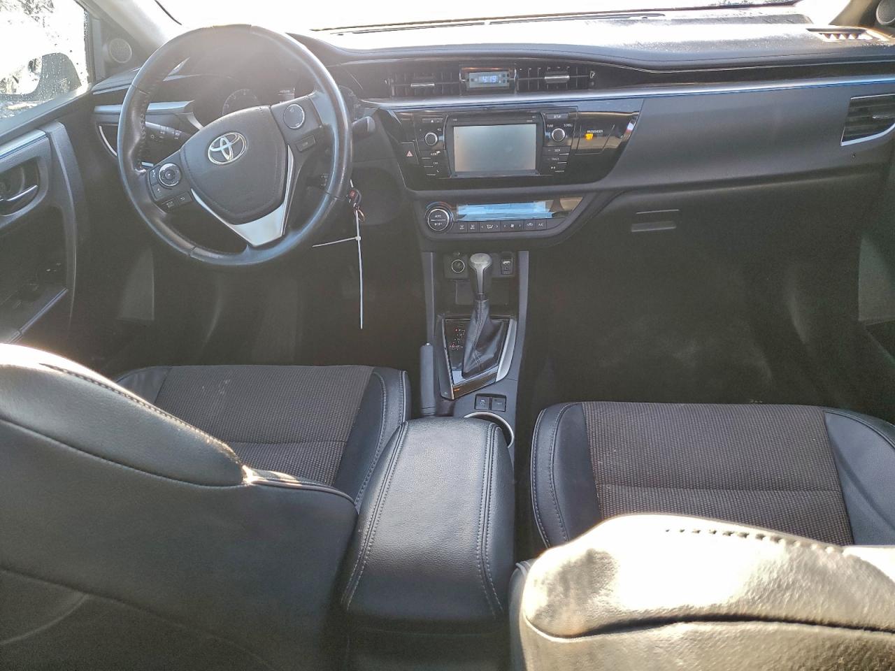 Toyota Corolla L Image 8