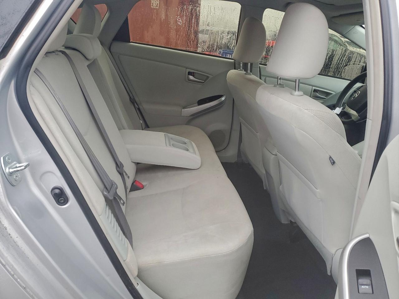 Toyota Prius Image 12