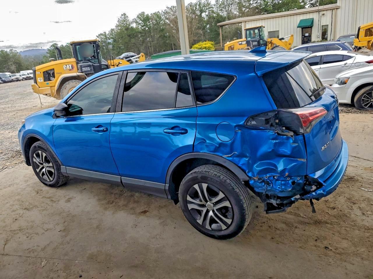 Toyota RAV4 Le Image 5