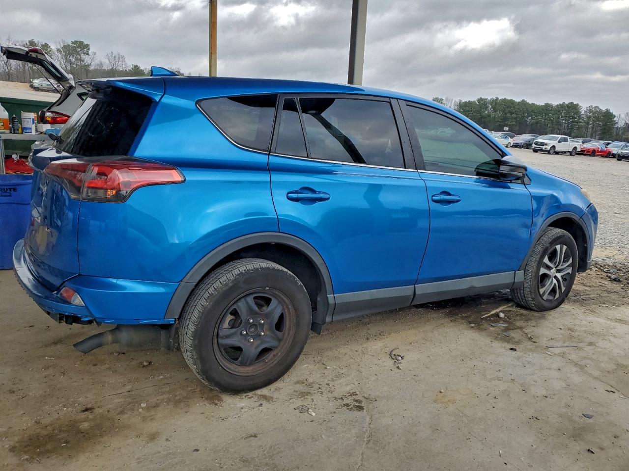 Toyota RAV4 Le Image 2