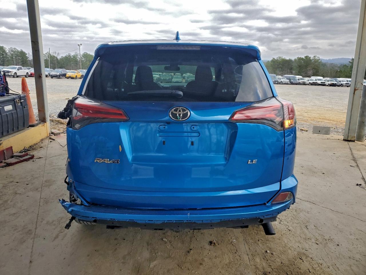 Toyota RAV4 Le Image 13