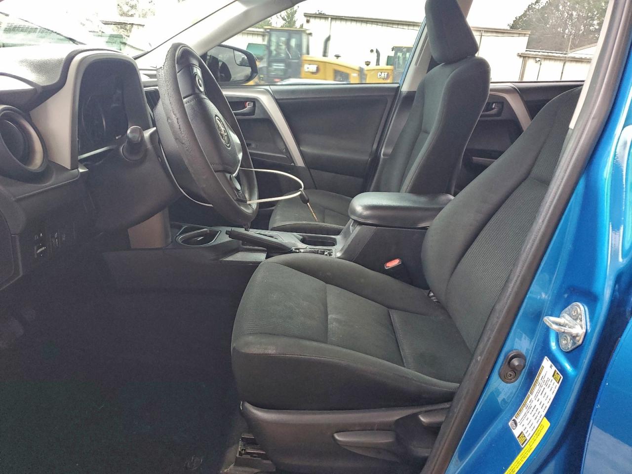 Toyota RAV4 Le Image 6