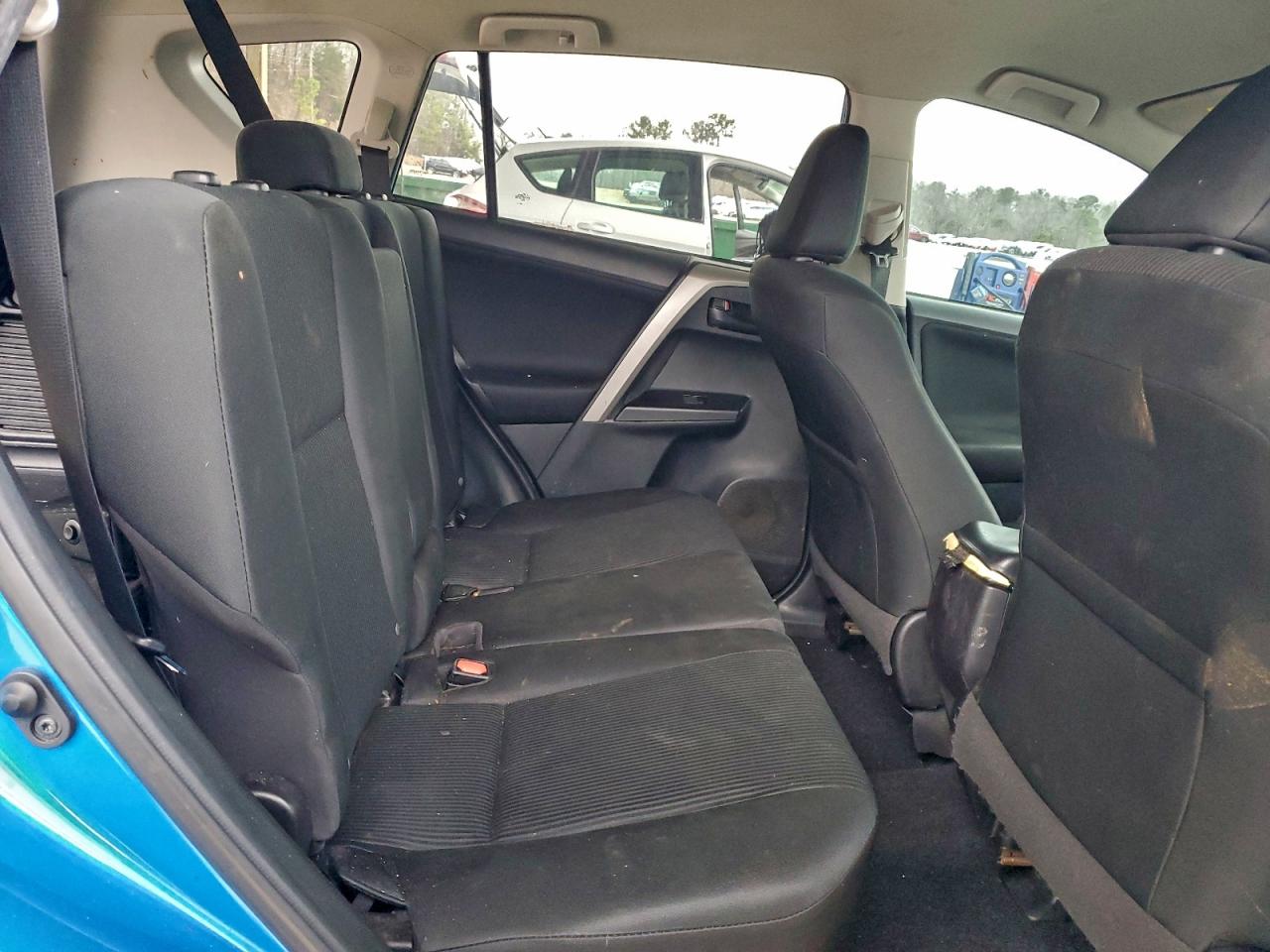 Toyota RAV4 Le Image 11