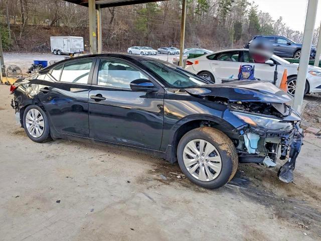 Nissan Sentra S Image 2