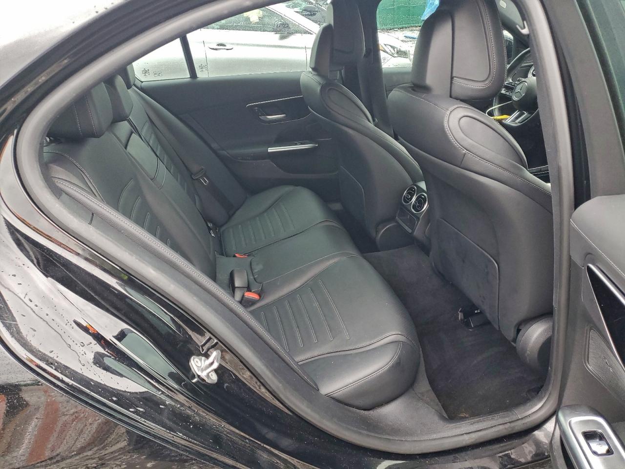 Mercedes-Benz C-Class 300 Image 9