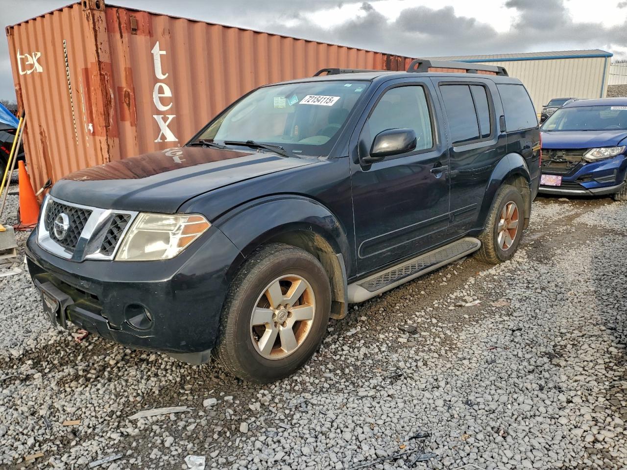 Nissan Pathfinder S Image 1