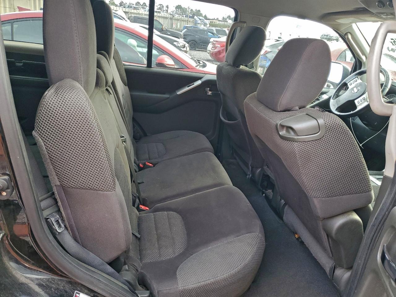 Nissan Pathfinder S Image 8