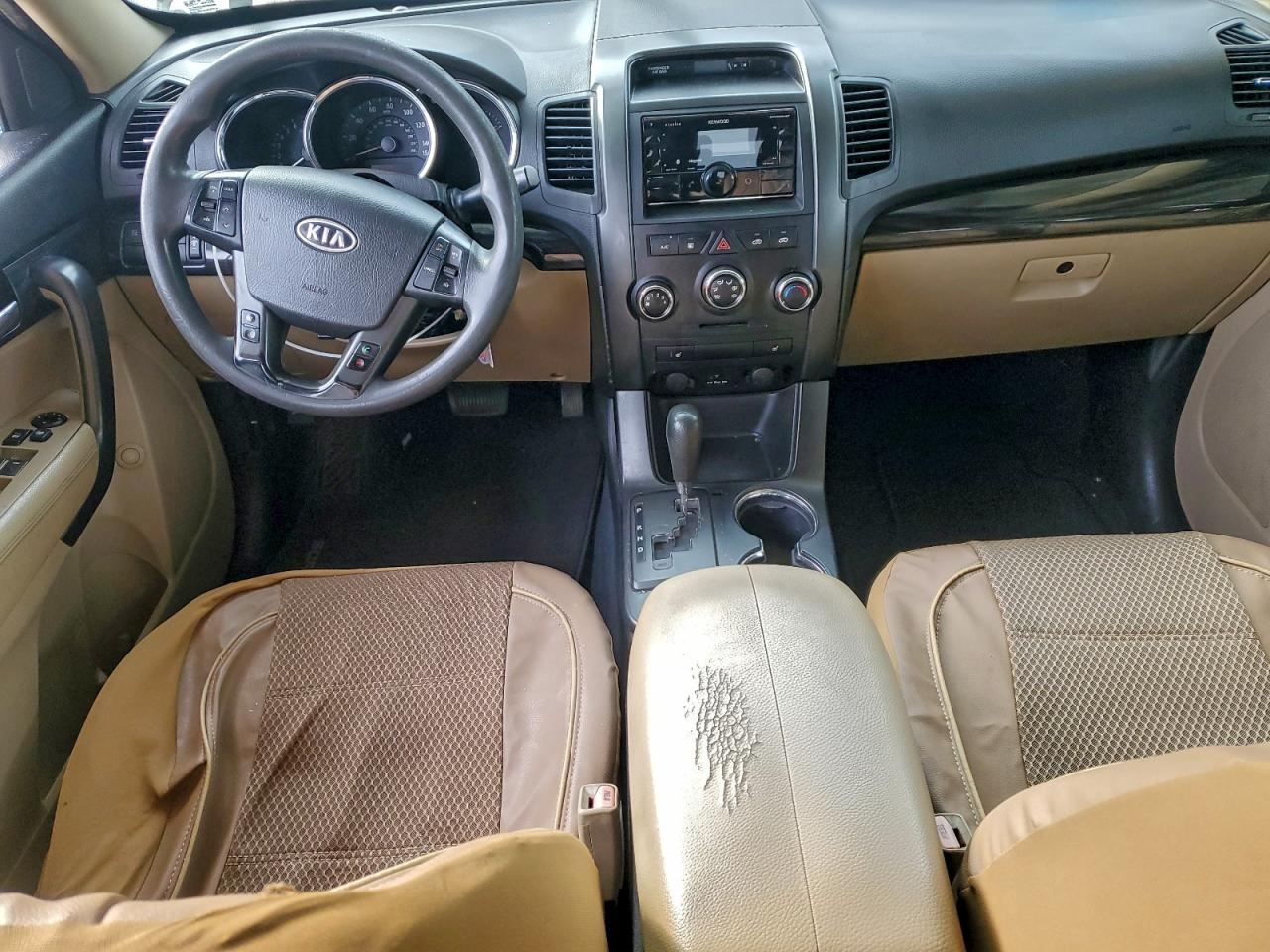 Kia Sorento Base Image 9