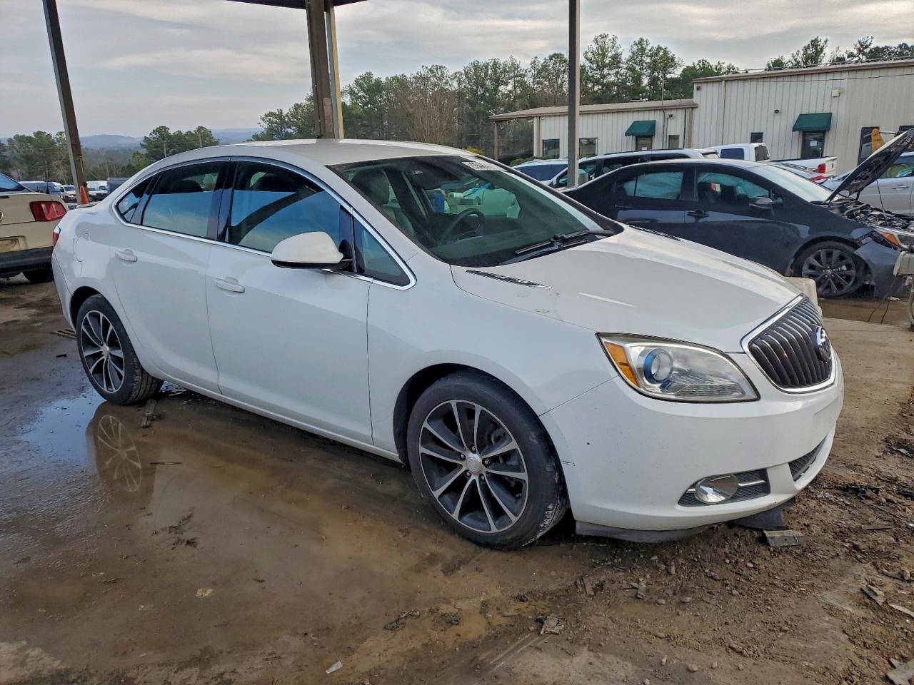 Buick Verano Sport Touring Image 3