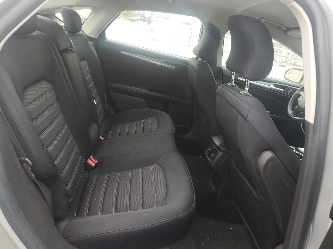 Ford Fusion Se Image 8