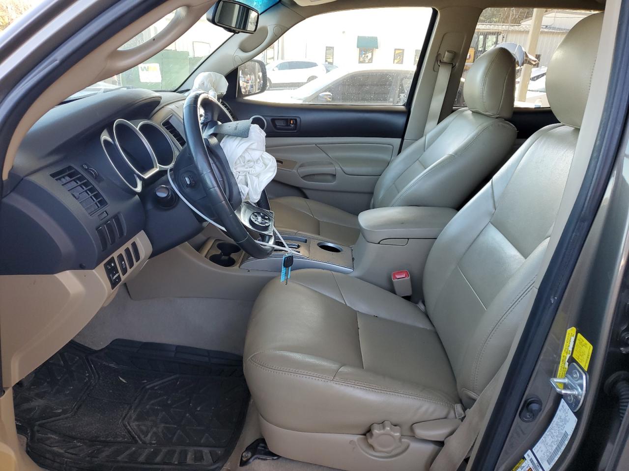 Toyota Tacoma Double Cab Image 4