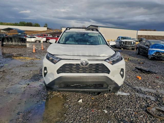 Toyota RAV4 Xle Premium Image 9