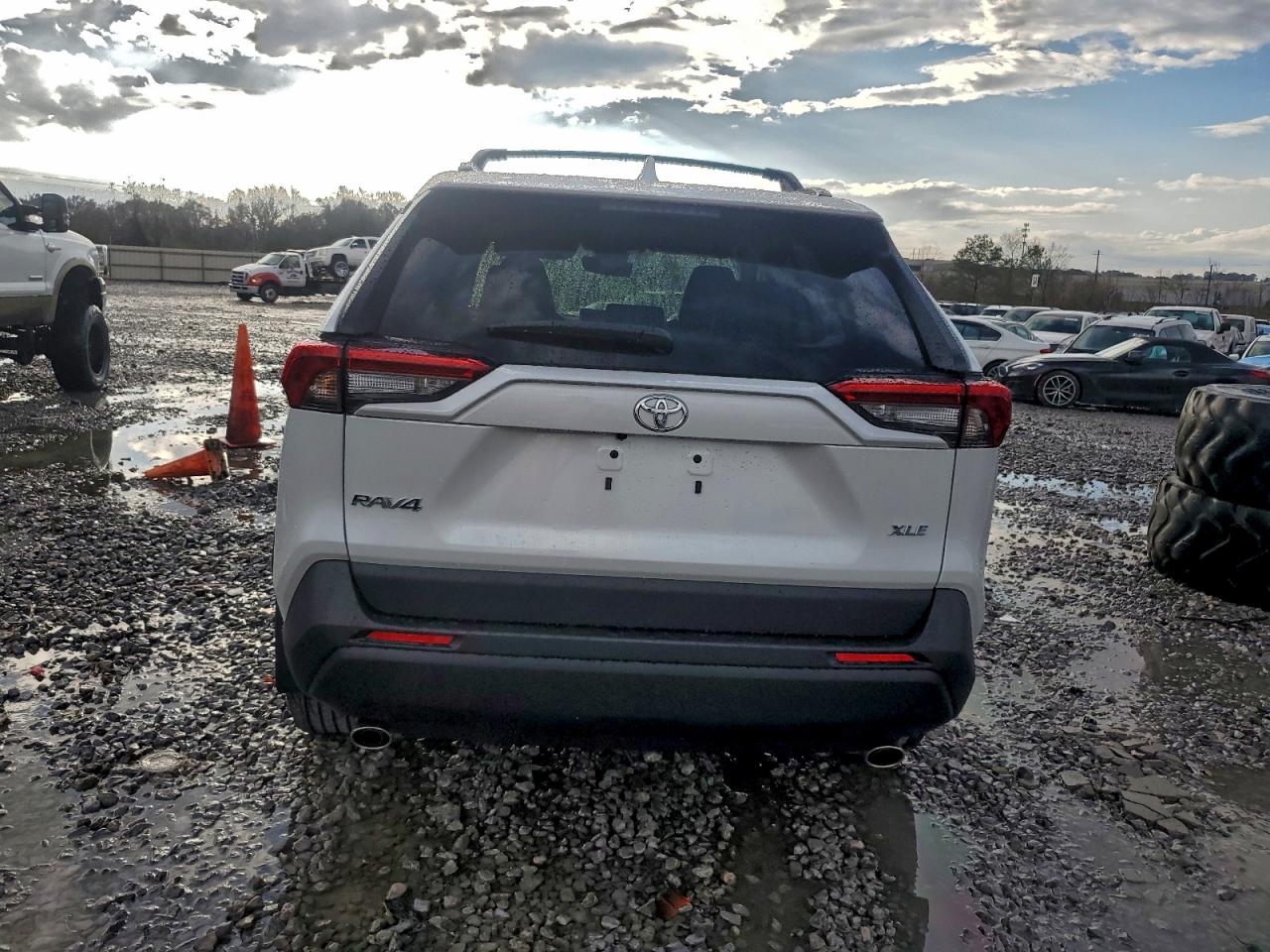 Toyota RAV4 Xle Premium Image 6