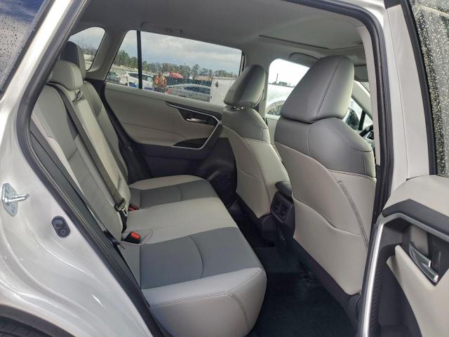 Toyota RAV4 Xle Premium Image 11