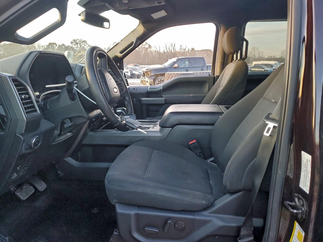 Ford F-150 Supercrew Image 4