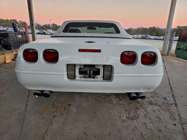 Chevrolet Corvette Image 11