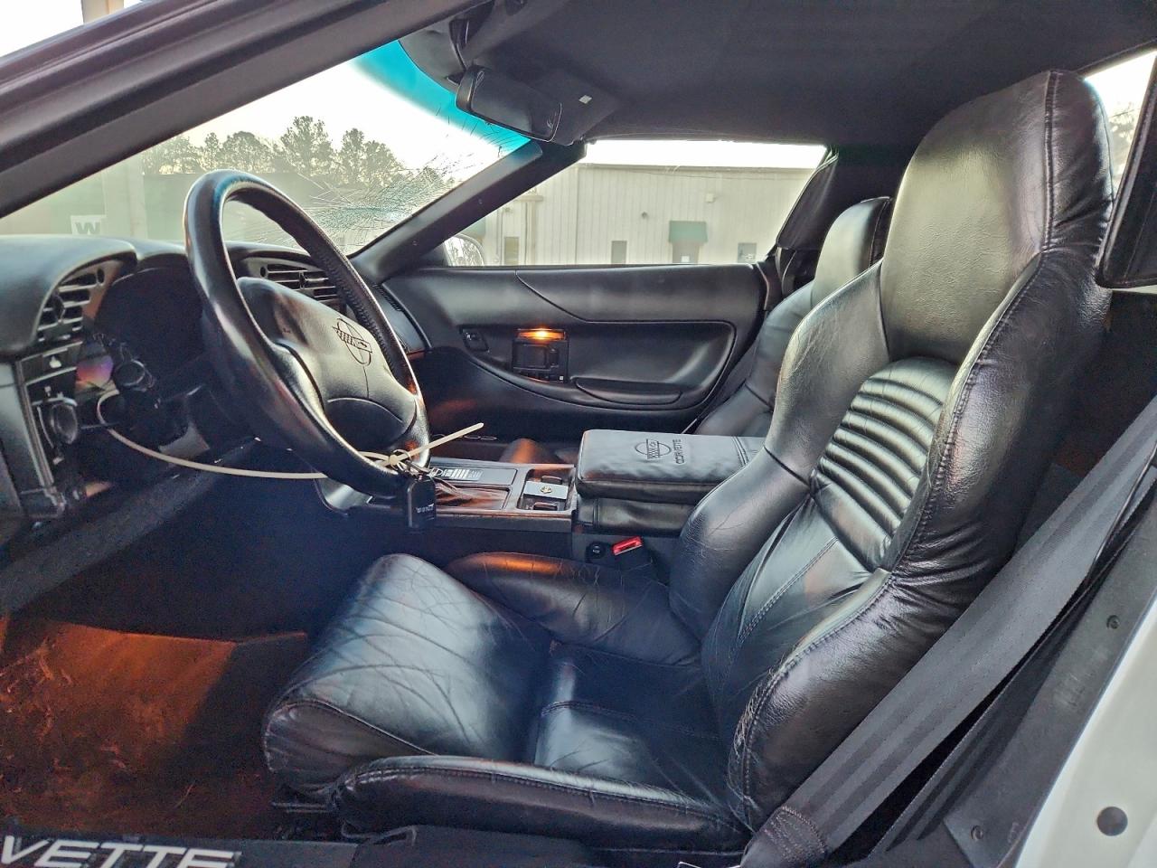 Chevrolet Corvette Image 2