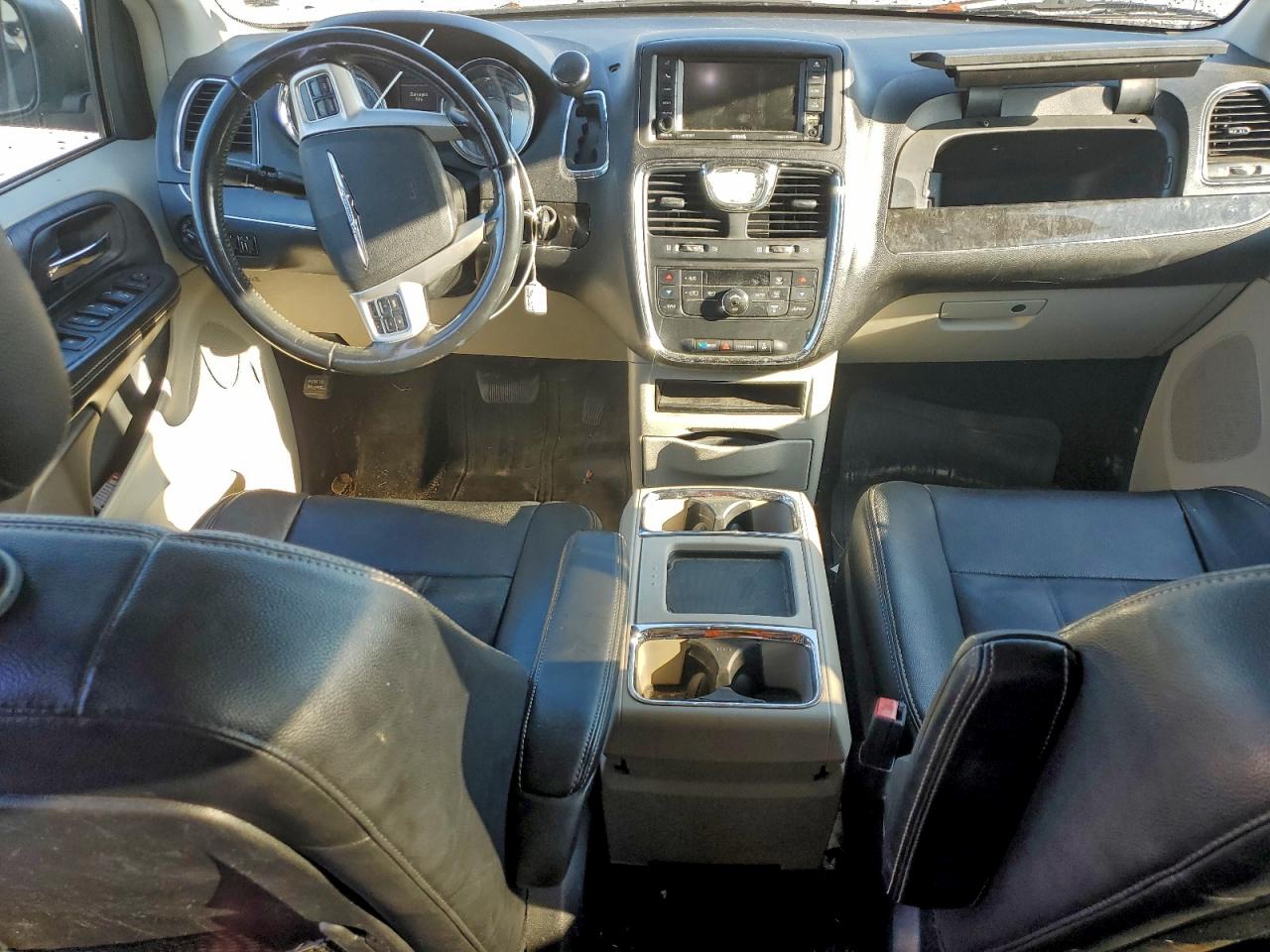 Chrysler Minivan Touring Image 5