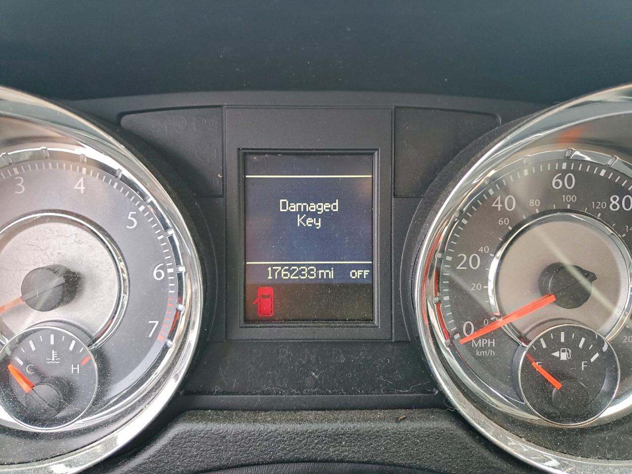 Chrysler Minivan Touring Image 8