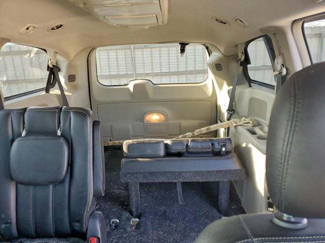 Chrysler Minivan Touring Image 4