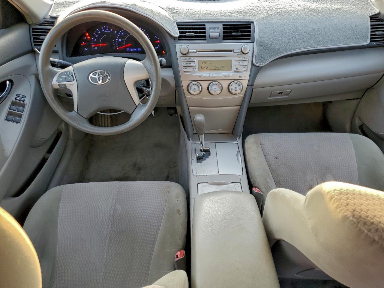 Toyota Camry Base Image 9